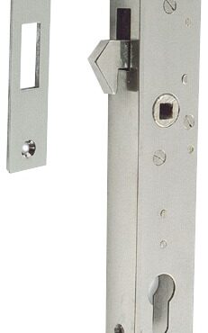 In acciaio inox. Completa di scontro, cilindro tipo Yale e maniglia piatta. La bassa profondità la rende molto adatta per porte con profili sottili.