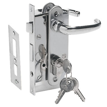 In ottone cromato. Quadro 8 mm.