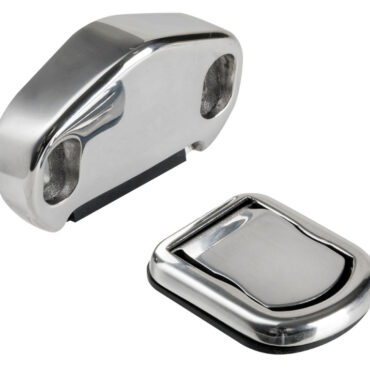 Fermaporte magnetico composto da due componenti: blocco porta con magnete inclinato a 18° e blocco a terra con piastrina a scomparsa.Quando la porta arriva in prossimità della piastrina il magnete la fa sollevare e il blocco entra in funzione.Quando non in uso la piastrina ritorna autonomamente in posizione piatta a scomparsa e non rappresenta un ostacolo o un intralcio al passaggio. Dotato di guarnizione antiurto e antivibranti e di un set di 2 guarnizioni (2 mm e 4 mm) per regolare l’altezza del blocco a terra in base alle esigenze.Utilizzabile per porte con altezza da pavimento da 4 a 10 mm.