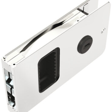 Consente una corsa maggiorata di 100-150 mm rispetto alle tradizionali chiusure per porte scorrevoli.Il blocco di sicurezza consente il bloccaggio della porta dall’interno.Per attivare: ruotare la chiave in senso orario ed estrarla.È fornita con riscontro e due chiavi.