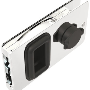 Consente una corsa maggiorata di 100-150 mm rispetto alle tradizionali chiusure per porte scorrevoli.Il blocco di sicurezza consente il bloccaggio della porta dall’interno.Per attivare: ruotare la chiave in senso orario ed estrarla.È fornita con riscontro e due chiavi.