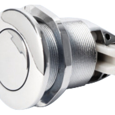 In zama cromata, completo di battuta in nylon. Quando il pomolo è inserito a filo si innesta la sicura che non permette l’apertura dello sportello. Premendo il pomolo lo si fà fuoriuscire ed in tal caso si sblocca la sicura.