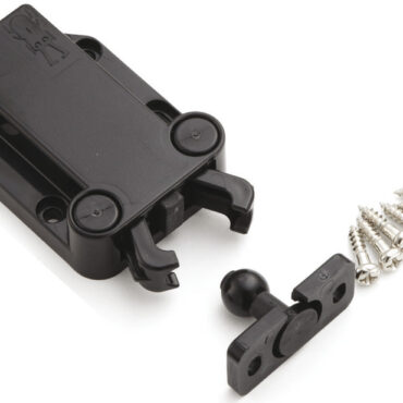 Corpo in ABS. Per antine senza pomoli o maniglie.Scontro flottante per facilità di allineamento.Non magnetico.Corsa di rilascio dello scrocco di circa 3 mm.