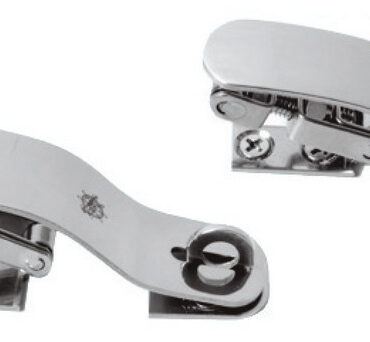 Completa di occhiello porta-lucchetto. Corsa regolabile. Fabbricati in acciaio inox AISI 316 lucidato a specchio.