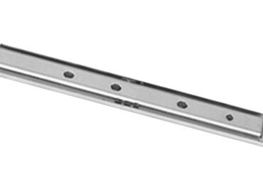 In acciaio inox su sfere per cassetti. Ottimo scorrimento e grande robustezza. Due membri di estensione (apertura a 3/4). Dotati di frizione a fine corsa per trattenere il cassetto in posizione aperta.