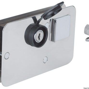 Fabbricata in ottone cromato. Da incasso per porte spessore 15 mm. Con cilindro di sicurezza, blocco dall'interno e scontro.