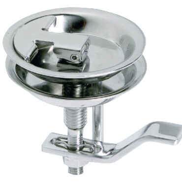 In acciaio inox AISI 316 lucidato a specchio, completo di contro piattello di fermo. Nessuna vite a vista. Sistema di tiraggio tramite rotazione della maniglia, che permette di bloccare completamente il pagliolo, evitando qualsiasi vibrazione, completo di leva di fermo angolata + leva diritta + battuta.