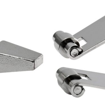 Con rullini di ritegno in acciaio inox.