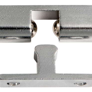 Con sfere e molle in acciaio inox, spinta regolabile.