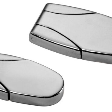 In acciaio inox AISI 316 lucidato a specchio.