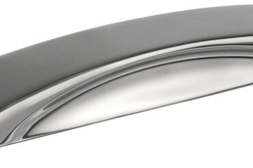 Bitta stagna con montaggio tramite viti da sopra. Ottima scorrevolezza. Presa ergonomica per il sollevamento. O-ring in gomma fluorata che permette una scorrevolezza fluida. Approvate ENAVE in accordo alla ISO 15084:2003.