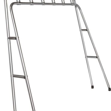 Fabbricata in alluminio anodizzato, con tubi Ø 32 mm. Completa di 6 portacanne e di tutti gli accessori per il montaggio. Se inutilizzata la torre può essere ripiegata sul trincarino.