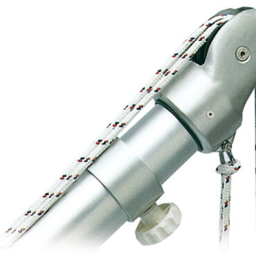 In alluminio anodizzato universali. Sono munite di doppia puleggia, con arricavo sia per la passerella che per il tender. Possono assumere due posizioni di lavoro: in asse con la barca (sospendita tender), oppure inclinate di 20° all’interno (sospendita passerella). La parte telescopica B) può essere regolata in varie posizioni. Ciò permette di regolare la lunghezza in maniera ottimale per i vari tipi di tender.OPTIONAL 42.354.90: Sacco di drenaggio in PVC con portagomma che permette di drenare eventuali infiltrazione d'acqua. Si fissa facilmente alla base gruetta grazie ad una fascetta metallica.