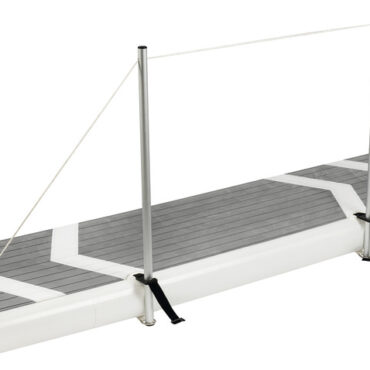 La passerella gonfiabile Osculati è realizzata in PVC nautico con ottima resistenza all'abrasione e ai raggi UV.La tecnologia Drop stitch utilizzata nei SUP la rendono straordinariamente rigida e sicura, garantisce il passaggio in sicurezza e praticità.Prevede una superficie antiscivolo in EVA sulla parte calpestabile superiore e nella parte inferiore degli slider in nylon per evitare l'usura sulla banchina.Per l’utilizzo la passerella può essere gonfiata con pompa manuale o elettrica ad una pressione di 15 PSI – 1 bar, successivamente viene sgonfiata e facilmente riposta in un gavone grazie ai suoi ingombri contenuti (80x30x15 cm).Un'altra funzione di questo prodotto è la sua possibilità di essere utilizzato come SUP dotato di pinne; rimuovendo gli slider di nylon si possono applicare due pinne ad incastro che permettono una buona navigata col remo. Per camminare sulla passerella con la massima sicurezza è disponibile come optional il kit corrimano (cod.42.681.90).E’ realizzato con due aste di diametro 30 mm in alluminio e cima nautica da 6 mm con corsone di tensionamento.Il sistema è facilmente applicabile e removibile con dei ganci ad alta tenuta sul bordo della passerella.