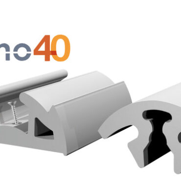 Realizzato in PVC. Composto da 2 parti ad incastro + profilo inox di fissaggio (solo 65 e 90). Montaggio a freddo.Bino 40 estremamente flessibile ed adatto a curvature accentuate sui due assi. Bino 65 e 90 fornisce una elevata protezione ed è consigliato per imbarcazioni pesanti, da lavoro, militari o dove la facilità di installazione è necessaria.