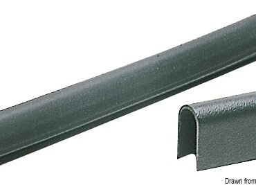 In PVC. Si fissa soltanto alla estremità, rotoli da 24 m.