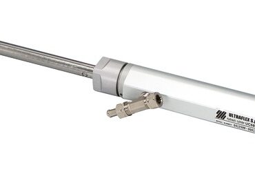 Rispondente alla normativa 95/25 CE e ISO 10592.Fornita in kit contenente:• Pompa UP18 installazione a semi-incasso con valvola di non ritorno e sovrapressione. Portata 18CC/giro. Pistoni 5. Pressione 55 bar. Volante Ø max 508 mm.• Cilindro idarulico (vedi sotto).• 2 tubi flessibili 1/4" da 6 mt (accorciabili a piacere). Completi di raccordi terminali recuperabili.• 2 l olio idraulico.