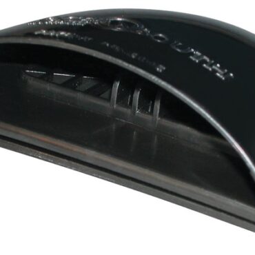 Facile da fissare (solo 4 viti), assicura una buona ventilazione all'interno della barca evitando muffe e umidità stagnante.