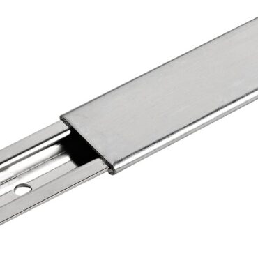 Sistema completamente in acciaio inox AISI316.Composto da una rotaia in due pezzi che nasconde completamente le viti di fissaggio.I vari tipi di supporto sono installati su un carrello in acciaio inox con possibilità di fermo ogni 15 mm.