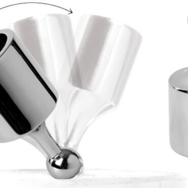 Sede di rotazione in nylon. Le due parti si separano velocemente sfilando l'apposita spina di sicurezza. Costruzione in acciaio inox AISI 316 lucidato a specchio.