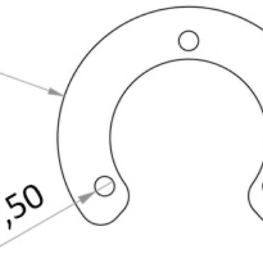 In acciaio inox con chiusura a cerniera, guarnizione di bloccaggio e controflangia di montaggio - 46.814.90.Predisposizione drenaggio dell’acqua per tubo da Ø 12 mm, compreso di controflangia di montaggio (cod. 46.814.90).La chiusura protegge con discrezione il bicchiere quando non è in uso.E’ possibile personalizzare il tappo con logo a richiesta.