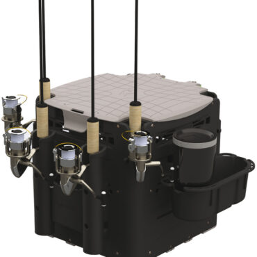 Gear Hub permette di stivare, trasportare, tenere in ordine e proteggere tutto ciò che serve ad un’ottima sessione di pesca.Infinite possibilità di utilizzo e personalizzazione grazie agli accessori adattabili Railblaza (non inclusi) .Adatto alla pesca da riva, spiaggia, Kayak, canoa o barca.• 4 portacanne integrati negli angoli• Può contenere 8 Plano 3600 (non inclusi) o similari• 9 Guide Tracks integrate per accessori Railblaza• Molteplici punti di attacco ed ancoraggio• Maniglie integrate• Piedini in gomma antiscivolo• Viteria interamente inossidabile• Coperchio a cerniera e blocco di chiusura