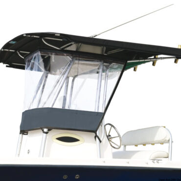 Protegge in maniera eccellente dalle interperie. Facile e sicuro fissaggio con nastri in poliestere e fibbie. Non ostruisce la vista frontale e laterale. Rinforzi nella parte alta e bassa. Si smonta rapidamente se inutilizzato.