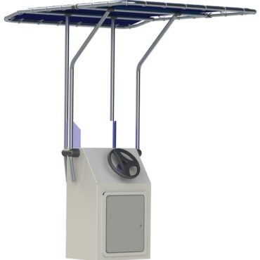 Disegnato per favorire il rimessaggio ed il trasporto su carrello. Universale per ogni tipo di console, in quanto gli attacchi possono essere regolati a piacere. il tessuto del TOP è in poliestere ATLAS blu da 310 g/m2, impermeabile, UV resistente e può essere smontato per la manutenzione. Tutti i componenti sono inossidabili. Velocità massima consentita con telo installato: 25 nodi.