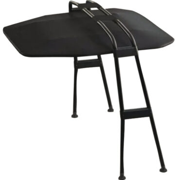 Struttura tubolare Ø44mm in alluminio verniciato con resina epossidica nera. Telaio cappottina in tessuto con tubi Ø32mm.Tessuto ATLAS in poliestere nero 400 gr/m2, impermeabile ed UV resistente. Viteria in acciaio inox AISI 316.Il disegno areodinamico consente di viaggiare in pieno comfort fino a 35-40 nodi.