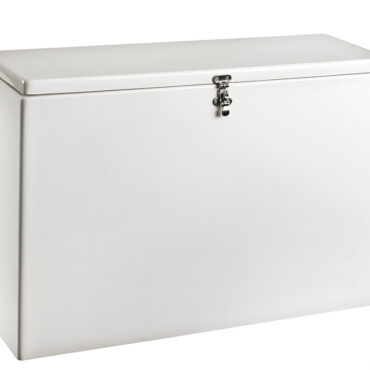 Realizzato in “VTR” bianco, munito di piano di chiusura.