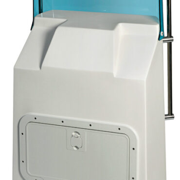 Fabbricata in vetroresina bianca, provvista di roll-bar in acciaio inox, parabrezza in plexiglass, gavone centrale apribile.