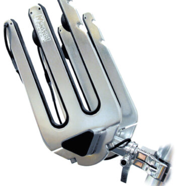 Equipaggiate con un sistema di aggancio e sgancio rapido che non richiede attrezzi. Possono adattarsi a qualsiasi tipo di tower (con tubi di diametro diverso da 64 mm ordinare il kit di collari 48.415.90).Bracci in alluminio e staffe in acciaio inox 303. Protezioni in gomma per proteggere le tavole e la barca. Elastici UV resistenti per fissare le tavole.