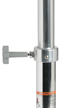 Senza base superiore, si incastra direttamente dell'alloggiamento dei tavoli 48.417.50/51/52.Fabbricate in alluminio anodizzato. La colonna si avvita sulla base con ingegnoso sistema "Thread lock" estremamente stabile. La base si fissa al pagliolo senza incasso, con una sporgenza di soli 20 mm.