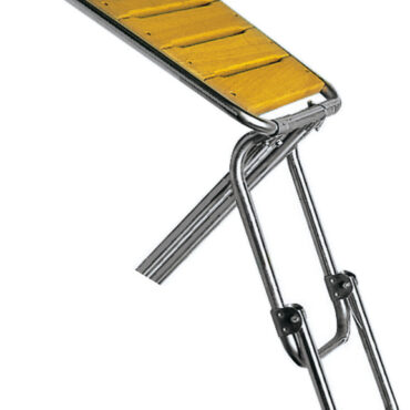 In acciaio inox, Il grigliato é realizzato in Iroko.