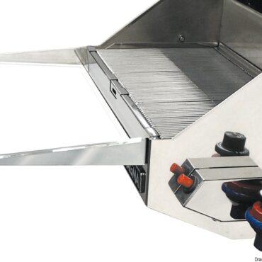 Fabbricato in acciaio inox con piano in polietilene HD. Si aggancia al barbeque e serve sia come piano di lavoro che come vassoio di portata se sganciato.