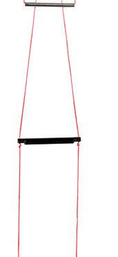 Alloggiamento costituito da un vano in termopolimero a tenuta stagna. Scaletta con montanti in treccia nylon e gradini in termopolimero ad alta resistenza. Si installa sopra la linea di galleggiamento. L'uso è semplicissimo: la persona in mare tira l'anello del tappo di chiusura e questa operazione fà uscire la scaletta dal suo alloggiamento. Venduto in confezione espositiva.