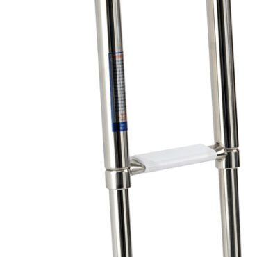 Realizzata in acciaio inox lucidato a specchio.