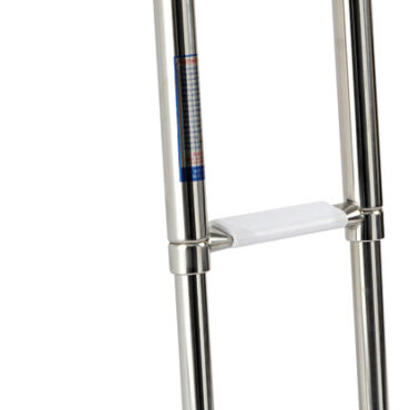 Realizzata in acciaio inox lucidato a specchio.