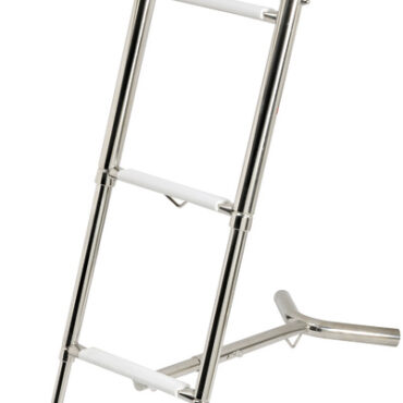 Realizzata in acciaio inox AISI 316 lucidato a specchio. I bracci sono girevoli e si agganciano al pulpito. Caratteristiche tecniche: scaletta telescopica con gradini ovali rivestiti in plastica bianca; bracci di aggancio girevoli; puntone di appoggio alla prua telescopico.