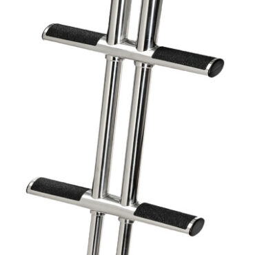 Realizzata in acciaio inox lucidato a specchio.Gradini con rivestimento antisdrucciolo.Particolarmente indicata per sub / sport acquatici.