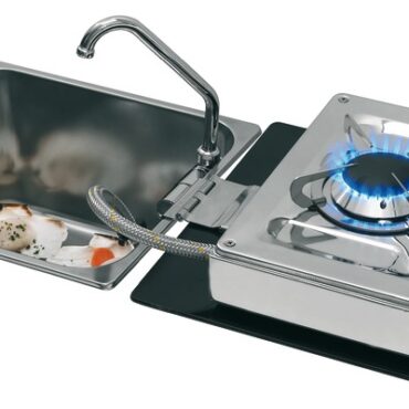 In acciaio inox lucidato, completi di rubinetto pieghevole e coperchio in vetro temperato.