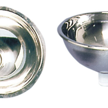 In acciaio inox lucidato a specchio.