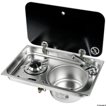 Piani cottura in acciaio inox con coperchio in vetro temperato fumé, completo di rubinetto miscelatore acqua calda e fredda.