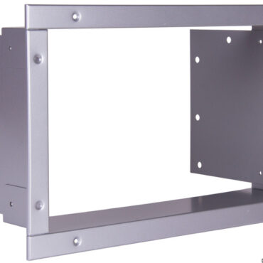 Dotato di guide in acciaio inox e porta in acciaio inox verniciata nera o in colore silver. Esternamente presenta linea Elegance. Interfaccia digitale user friendly esterna.Compressore Secop BD 12/24V 1,4F, silenzioso, ad alta efficienza.Sistema "Easy fix".