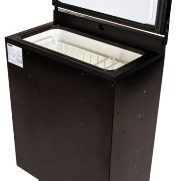 Il frigo è compatto e performante, provvisto di facile accesso dall’alto.Sono dotati di compressore Secop di ultima generazione.