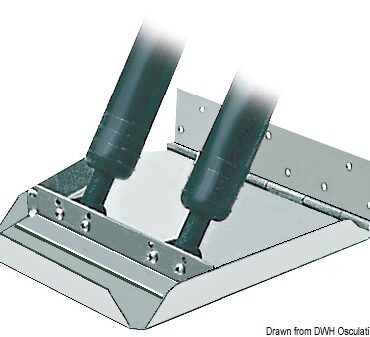 In acciaio inox di nostra produzione, modello con spessore da 2,5 mm e con speciale cerniera a snodo totale. Il flap, qualsiasi kit di azionamento adotti, può ruotare di ben 180° senza sforzare o scavezzarsi dall’attacco della poppa. Sono predisposti per essere utilizzati: con kit elettroidraulici “Bennett 51.235.12/24"; con kit elettromeccanici “EM” 51.350.00 (solo 51.234.01).