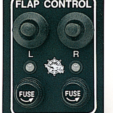 E’ composto da: 2 interruttori, 4 spie luminose a led di controllo “Up Down”, 2 portafusibili di sicurezza.