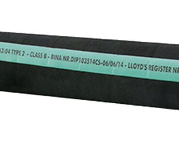 In gomma con omologazione RINA + LLOYD'S I tubi sono confezionati con un sottostrato di gomma nera liscia, tessuti sintetici ad alta resistenza, spirale in acciaio incorporata, per scarichi di gas combusti bagnati.Copertura in gomma nera antifiamma resistente al contatto con acqua di mare, agenti atmosferici e all’abrasione.