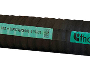 In gomma con omologazione RINA + LLOYD'S I tubi sono confezionati con un sottostrato di gomma nera liscia, tessuti sintetici ad alta resistenza, spirale in acciaio incorporata, per scarichi di gas combusti bagnati.Copertura in gomma nera antifiamma resistente al contatto con acqua di mare, agenti atmosferici e all’abrasione.