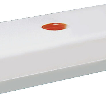 Realizzati in polietilene alimentare lineare.Sono svasati sul lato per poter aderire perfettamente alla fiancata.Sono insapori e inodori.Forniti completi di coperchio d’ispezione per la pulizia e di fori ciechi filettati per scarico e sfiato da 1/2" e da 1"1/4 per carico.(Per portagomma vedi vari modelli al gruppo 17 e 52).